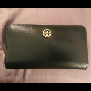 Authentic Tory Burch Robinson continental wallet